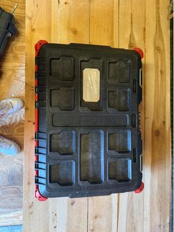 Milwaukee PACKOUT 22 in. Medium Red Tool Box