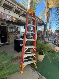 8’ Fiberglass ladder