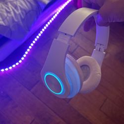 White Studio Beat Headphones 