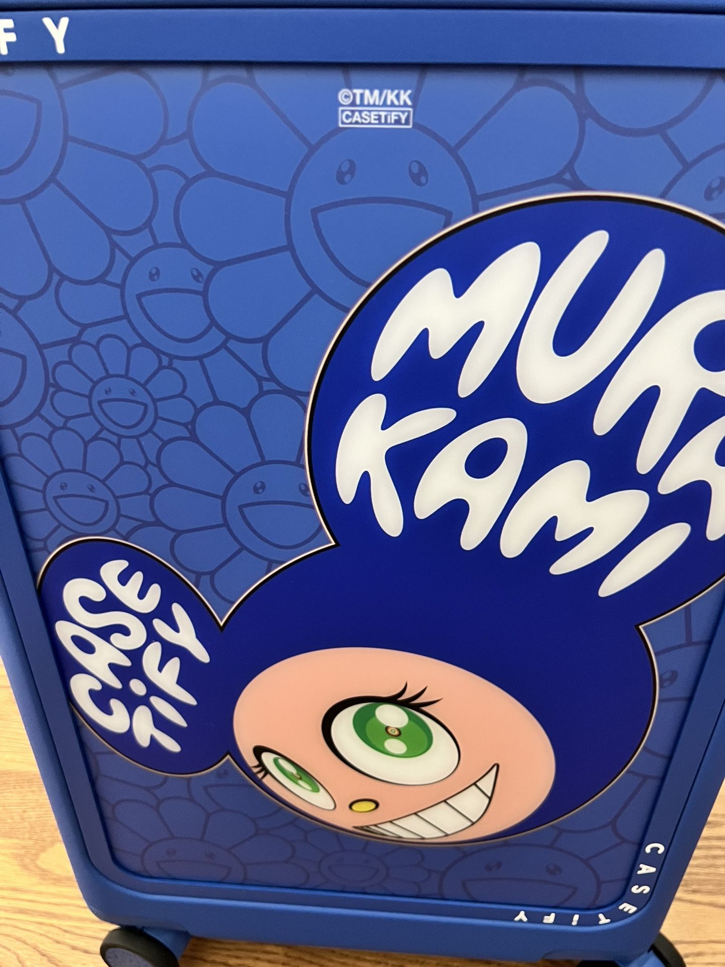 CASETIFY x TAKASHI MURAKAMI MR. DOB BOUNCE CARRY ON TRAVEL SET