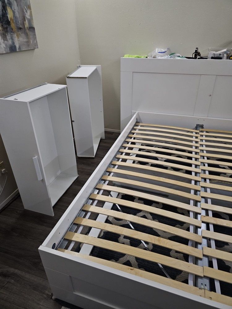 BRIMMES BED ROLLING DRAWERS QUEEN/KING SIZE