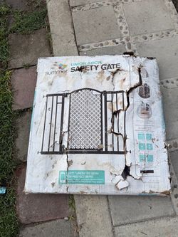 NEW Summer Infant Union Arch Safety Gate – Open/Damaged Box