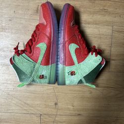 Nike SB Dunk High Strawberry Cough