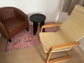 2 chairs + mini table + small rug