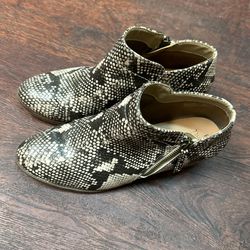 Size 8 Boots $20