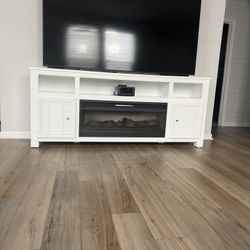 Solid Wood Conske W/Elec Fireplace 