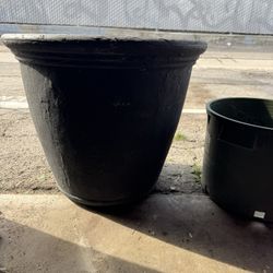  2 Plastic Pots   One Big One And One Regular Plastic The Big One About 2 Feet Tall In
