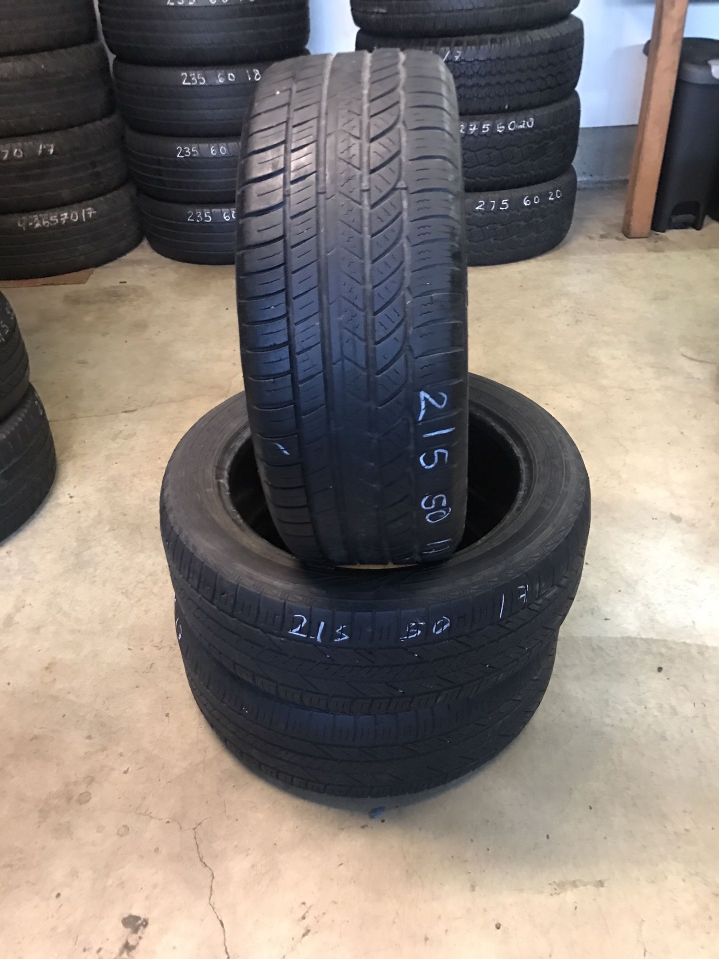 215/50/17. Tires 60% tread mixed