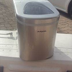 Igloo compact ice Maker 