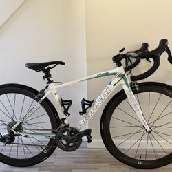 Bianchi Intenso Carbon Road Bike – Size 47 – Shimano Ultegra – Reynolds Carbon Wheels