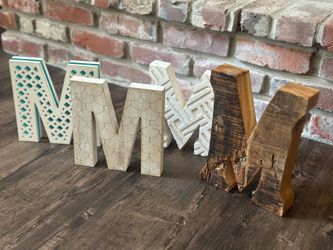M wall decor lot