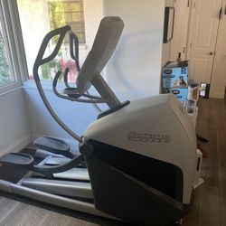 FOR SALE: Octane Fitness XT4700 Elliptical – Lightly Used, Excellent Condition
