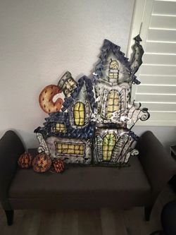New 200LT Ghost House & pumpkin decor