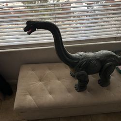 Tall Dinosaur With Wheels 