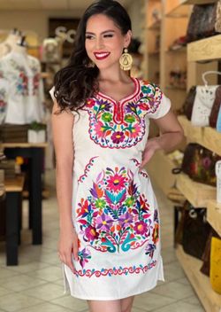 Blusas y Vestidos Mexicanos Bordados ✨ Mexican Dresses & Blouses, Women & Girls ✨ ✨ Prices Vary - Precios Variados 