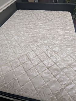 Full size bed