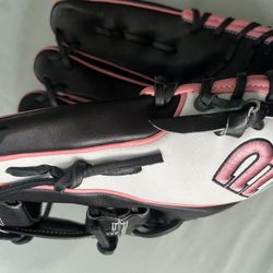 A2000 Fast pitch Softball Glove 