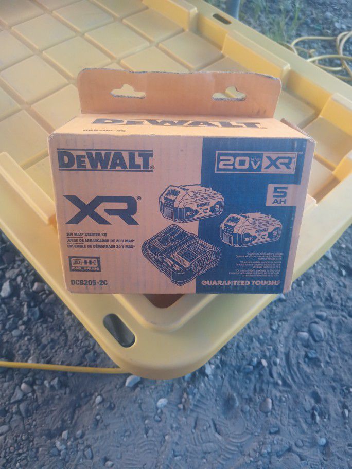 DeWalt 20VMax XR Starter Kit 