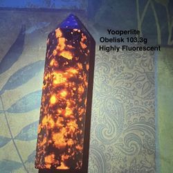 Yooperlite/Sodalite Fluorescent Mineral Tower 103.3g REALLY COOL