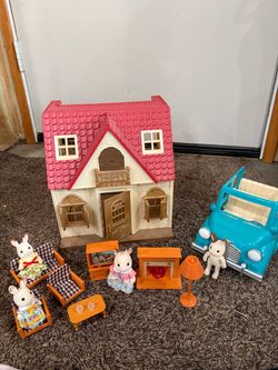 Calico Critters Cottage + Rabbit Family, Car & Furniture