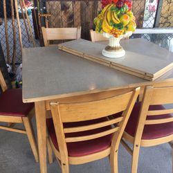 Formica Table 6 Chairs & Leaf— Great Deal