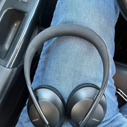 Bose UC700 Noise Cancelling Bluetooth Headphones
