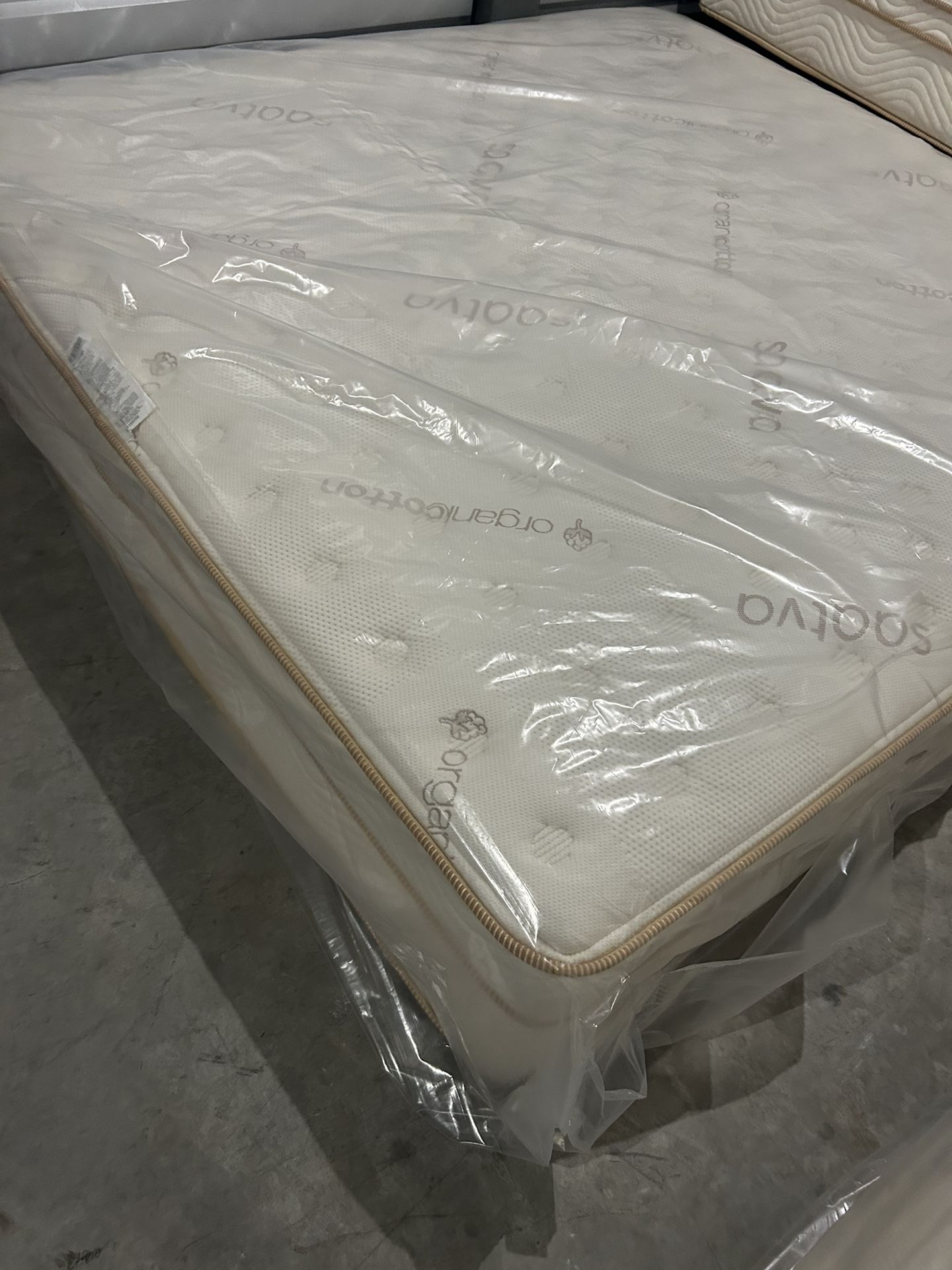 Saatva King Mattress Luxury Firm - EXCELLENT CONDITION