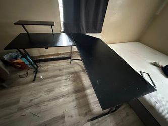 Gaming desk