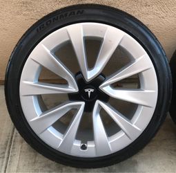 Tesla Model 3 Sport 19” wheels