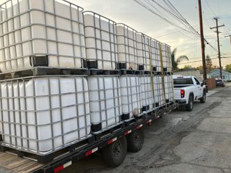 IBC WATER CONTAINER TANKS  275 Gallons 330 Gallons PICK UP IS ONTARIO