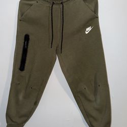 Size XS Women’s Nike Sportswear Tech Fleece Jogger CW4292-222 Pants  Olive Green