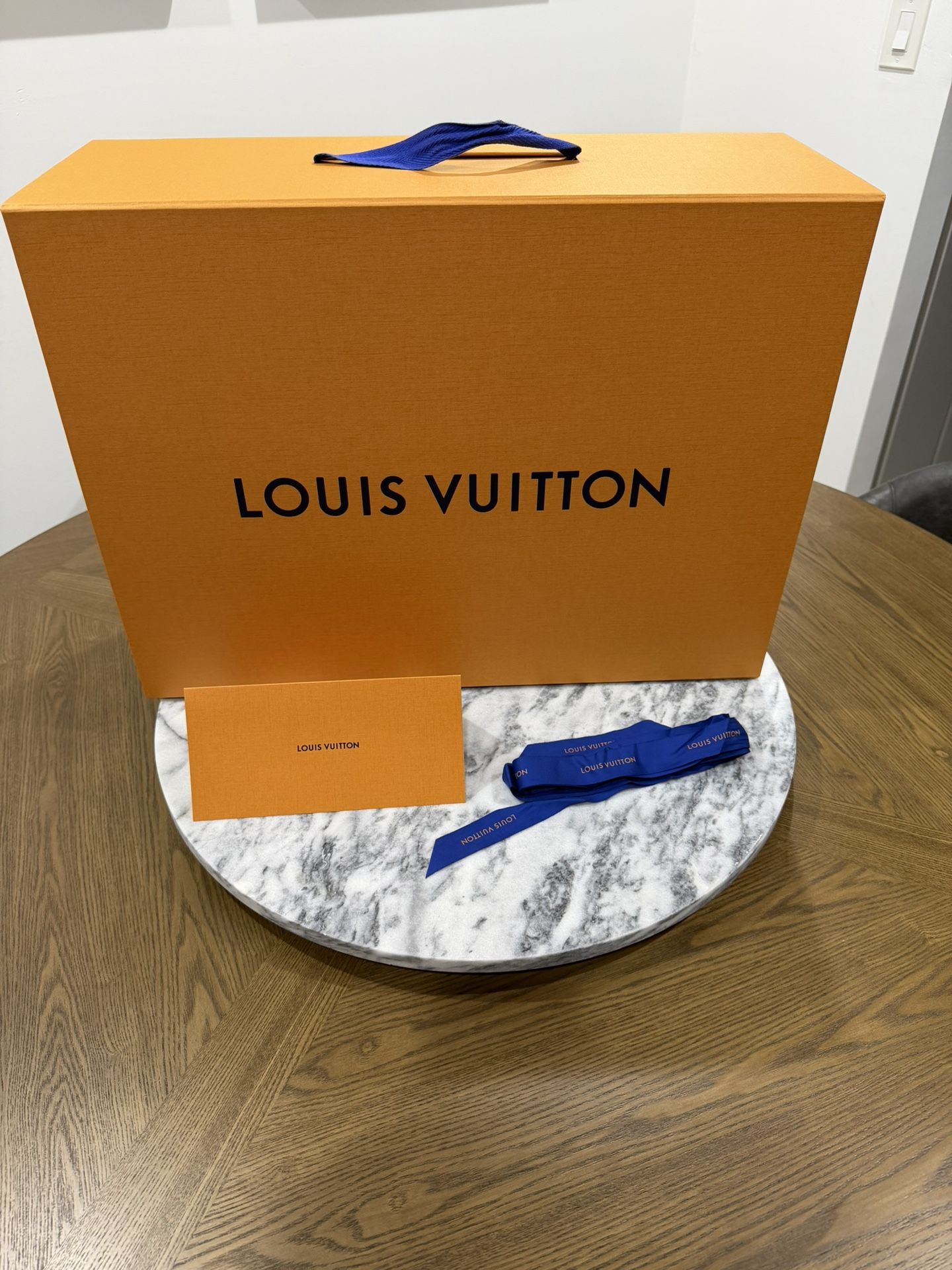 Louis Vuitton EXTRA LARGE box 