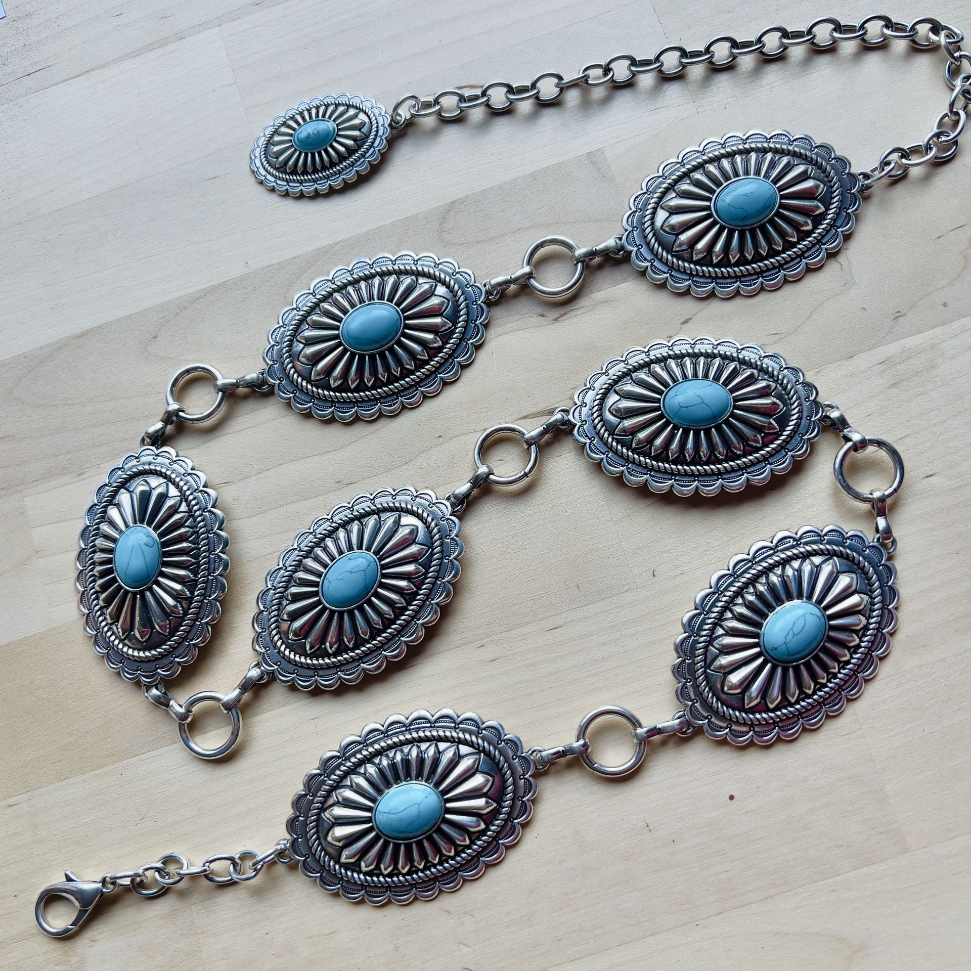 ARIAT Women’s Western Concho Oval Turquoise Silver tone Hardware Chain Belt NWOT