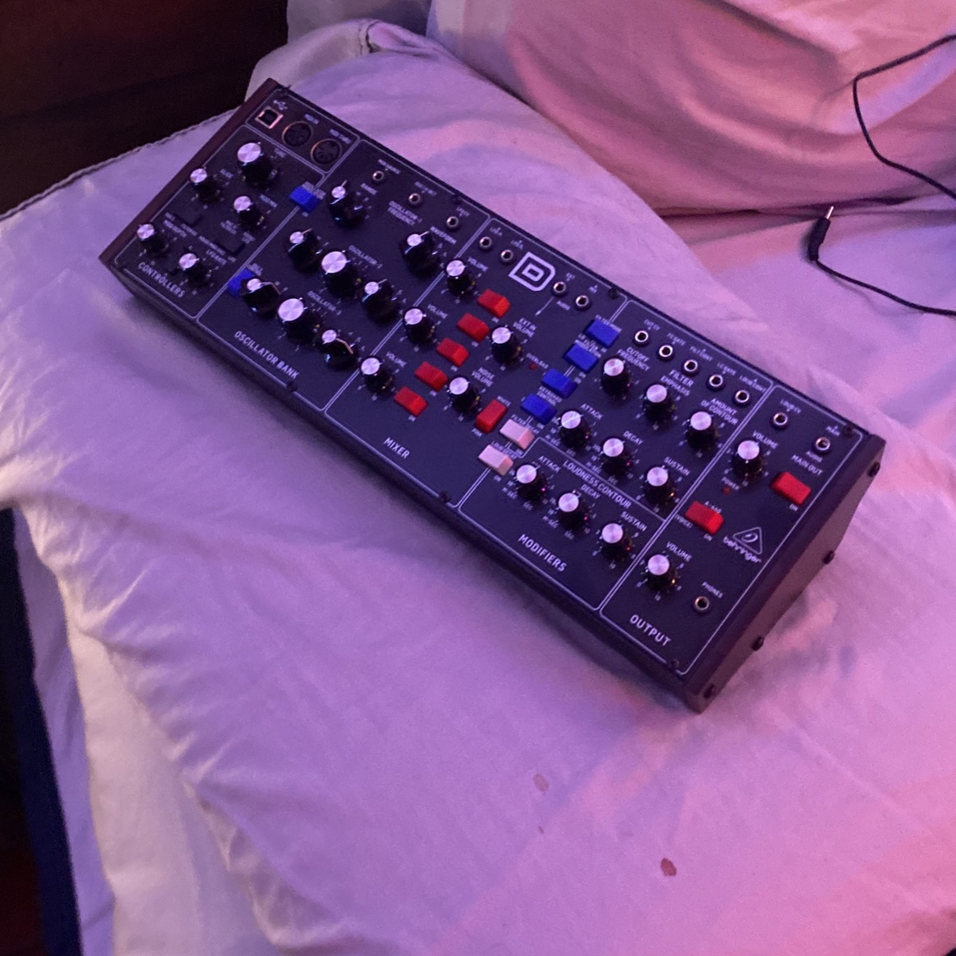 Behringer Model D
