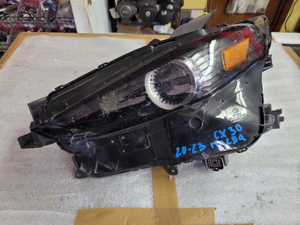 2020 - 23 - MAZDA CX30 - LEFT - HEADLIGHT