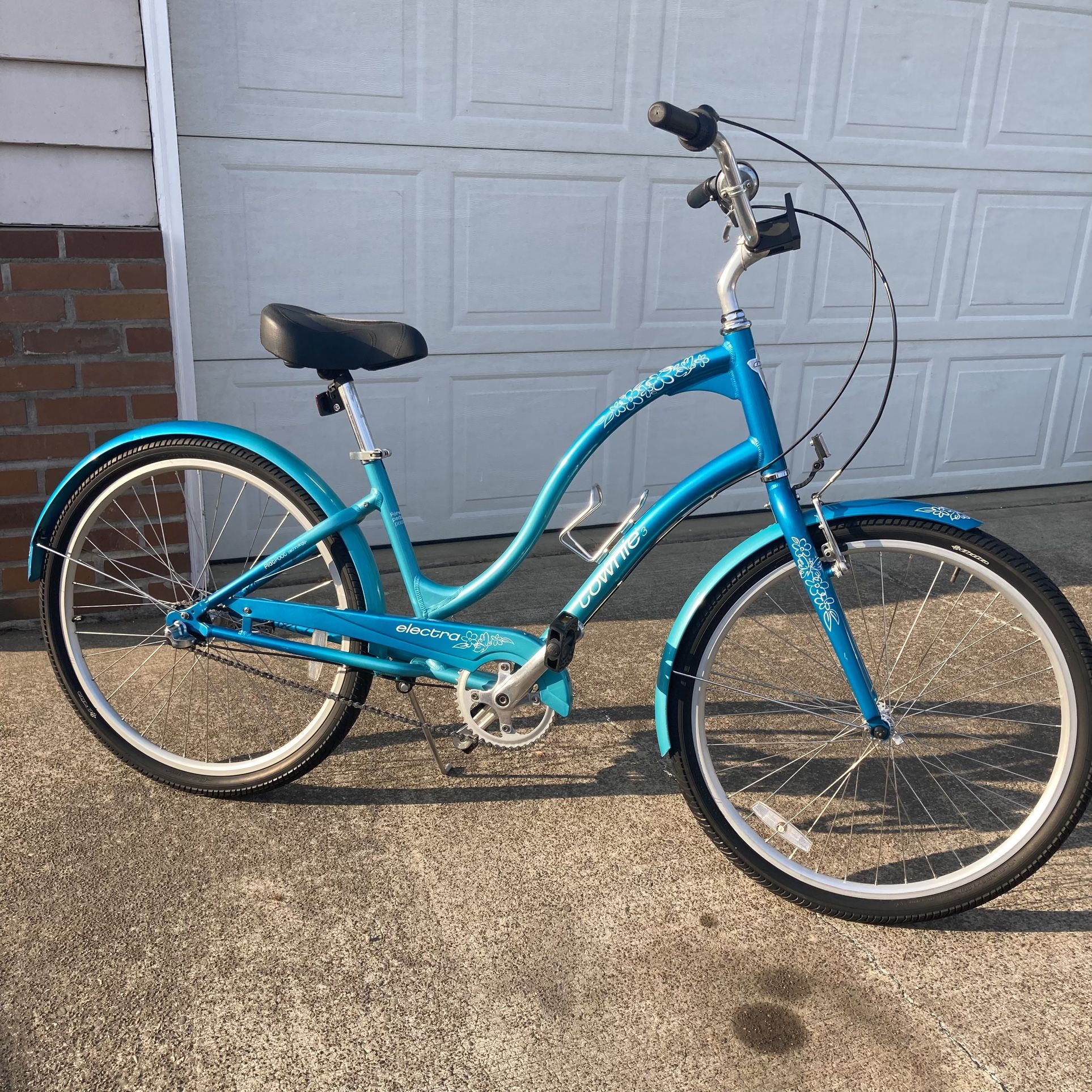 Blue townie bike sale