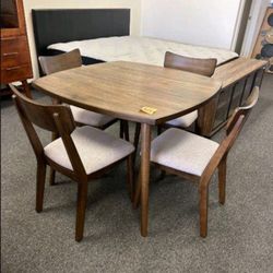 Beautiful! 5-pc Dining Table Set Walnut Finish 