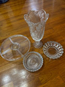 Vase + 2  ashtray+ cake stand