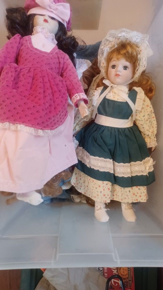 Heritage Dolls
Heritage Porcelain Wind-up Musical Dolls. All 8 for $20 or $5 each.