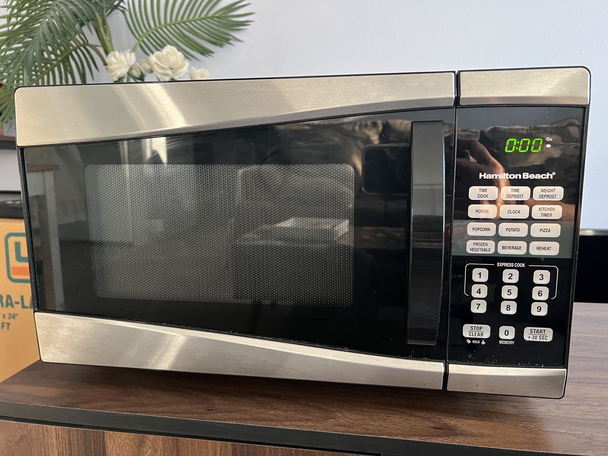 Hamilton Beach 900W Microwave