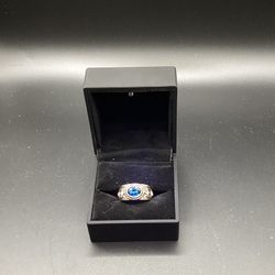 Silvery Silver And Gold Vintage Saphire Ring. 