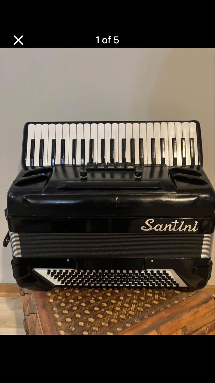 Santini 4/5 Reed Accordion