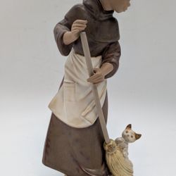 Lladro 2203 "Afternoon Chores" Young Monk Sweeping w Kitty Cat