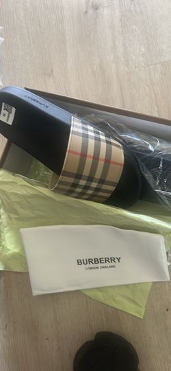 BURBERRY SLIDES