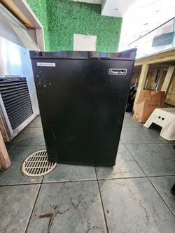 Black Mini Refrigerator