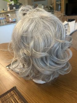 Hairdo Modern Flair Wig - New & Reduced