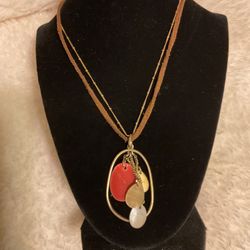 Gold Necklace With Dangling Pendant 