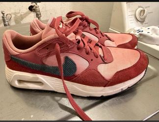 Women’s shoes size 9