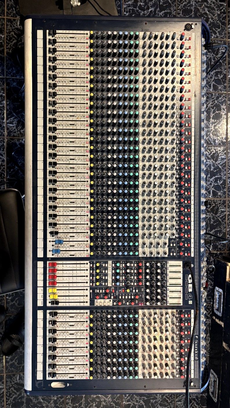 Soundcraft GB4 32-Channel Analog Mixer