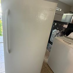 Very nice Frigidaire freezer everything work good only $335 